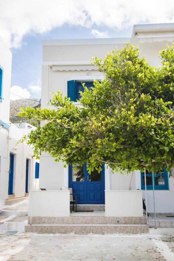 Finiki Studios Bagian luar foto